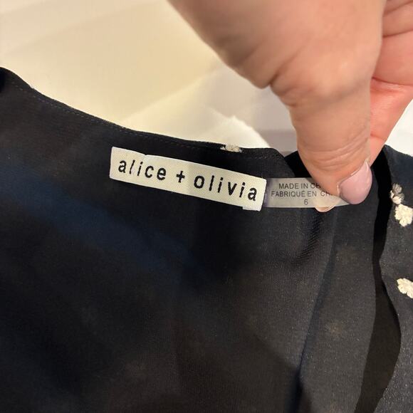 Alice + Olivia Black and White Floral Embroidered Sandra Wrap Dress Sz 6 - Picture 6 of 12